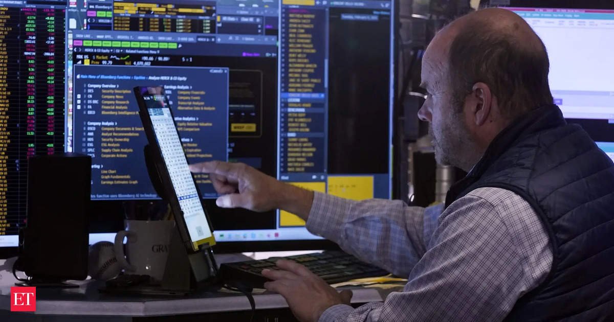 u.s-business-optimism-vanishes-as-economic-gloom-deepens,-consumer-confidence-takes-a-hit-as-dow-has-worst-day-of-2025-so-far;-are-tougher-times-ahead?