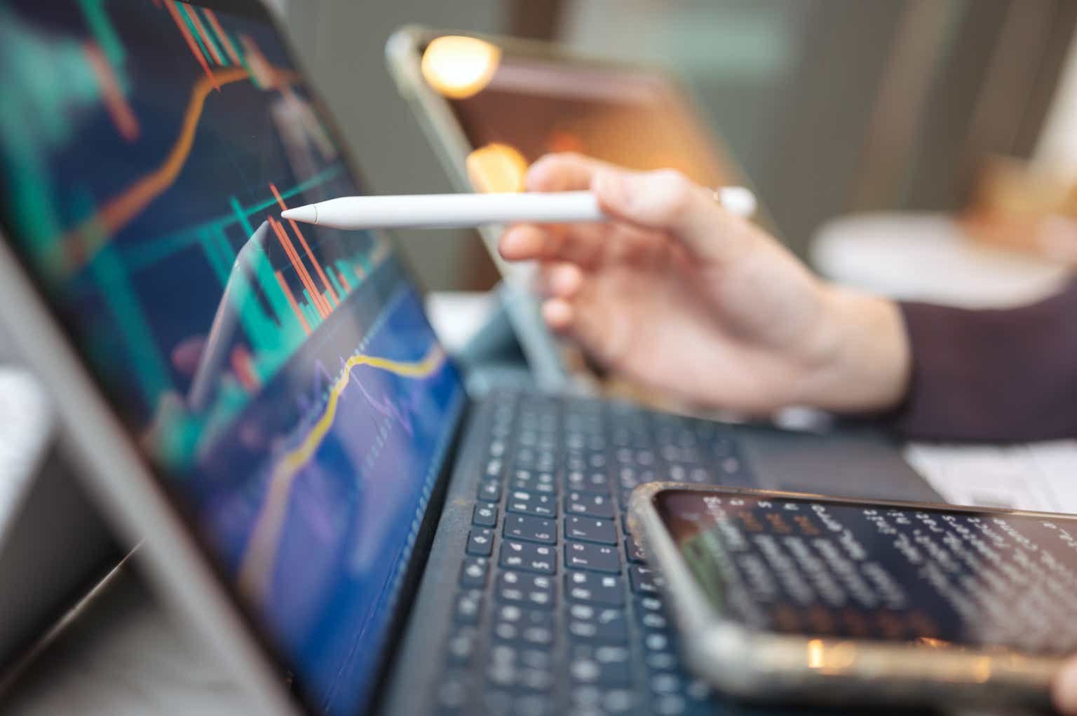 the-mistake-of-looking-for-tops-in-the-stock-market