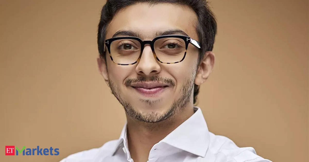 time-to-shift-to-low-volatility-and-strong-growth-stocks-amid-market-uncertainty:-siddharth-vora