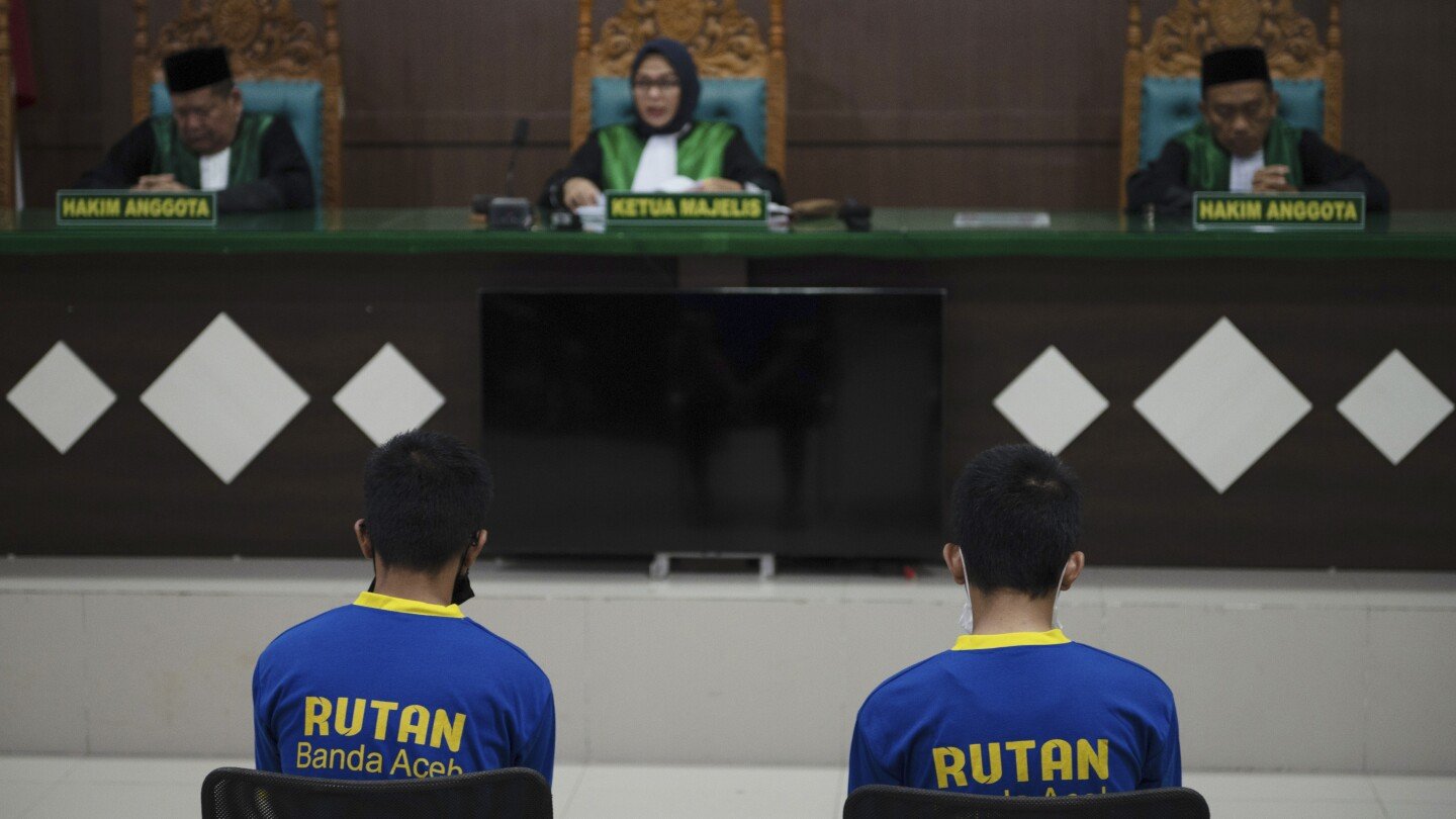 shariah-court-in-indonesia-sentences-2-men-to-up-to-85-lashes-for-having-gay-sex