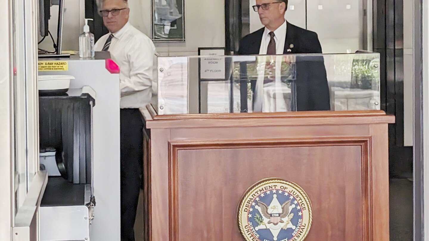 top-apple-exec-concedes-he-had-doubts-about-app-store-fees-imposed-on-alternative-payment-options