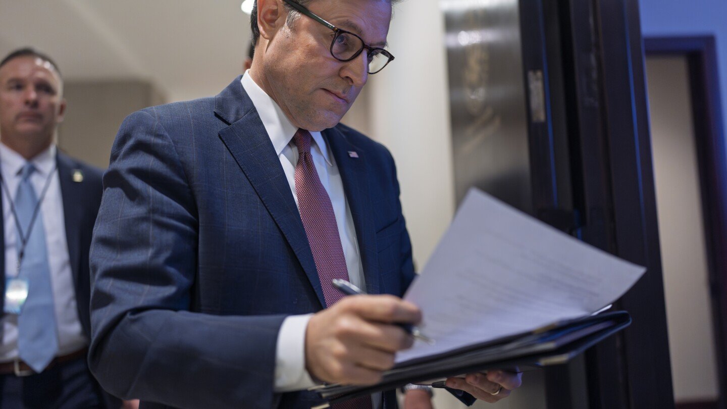 house-speaker-mike-johnson-tries-to-push-trump’s-‘big’-agenda-forward,-but-gop-votes-are-in-jeopardy