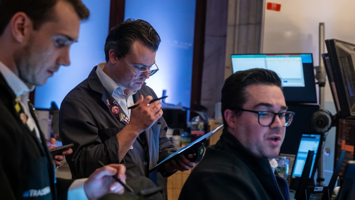 more-traders-turn-bullish-in-first-quarter-even-as-market-shows-signs-of-fatigue,-schwab-survey-says