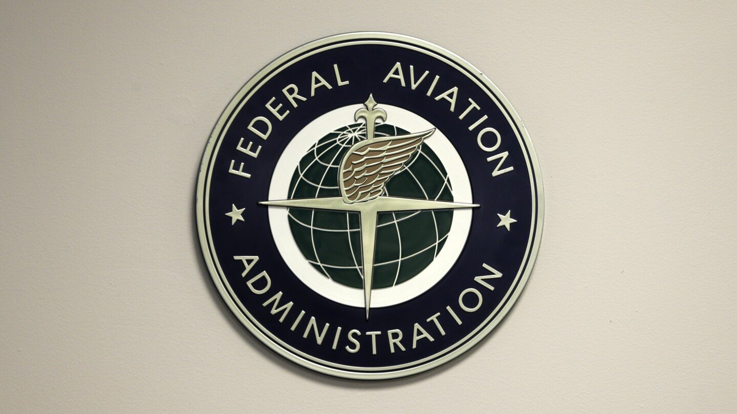 musk-has-inside-track-to-take-over-contract-to-fix-air-traffic-communications-system