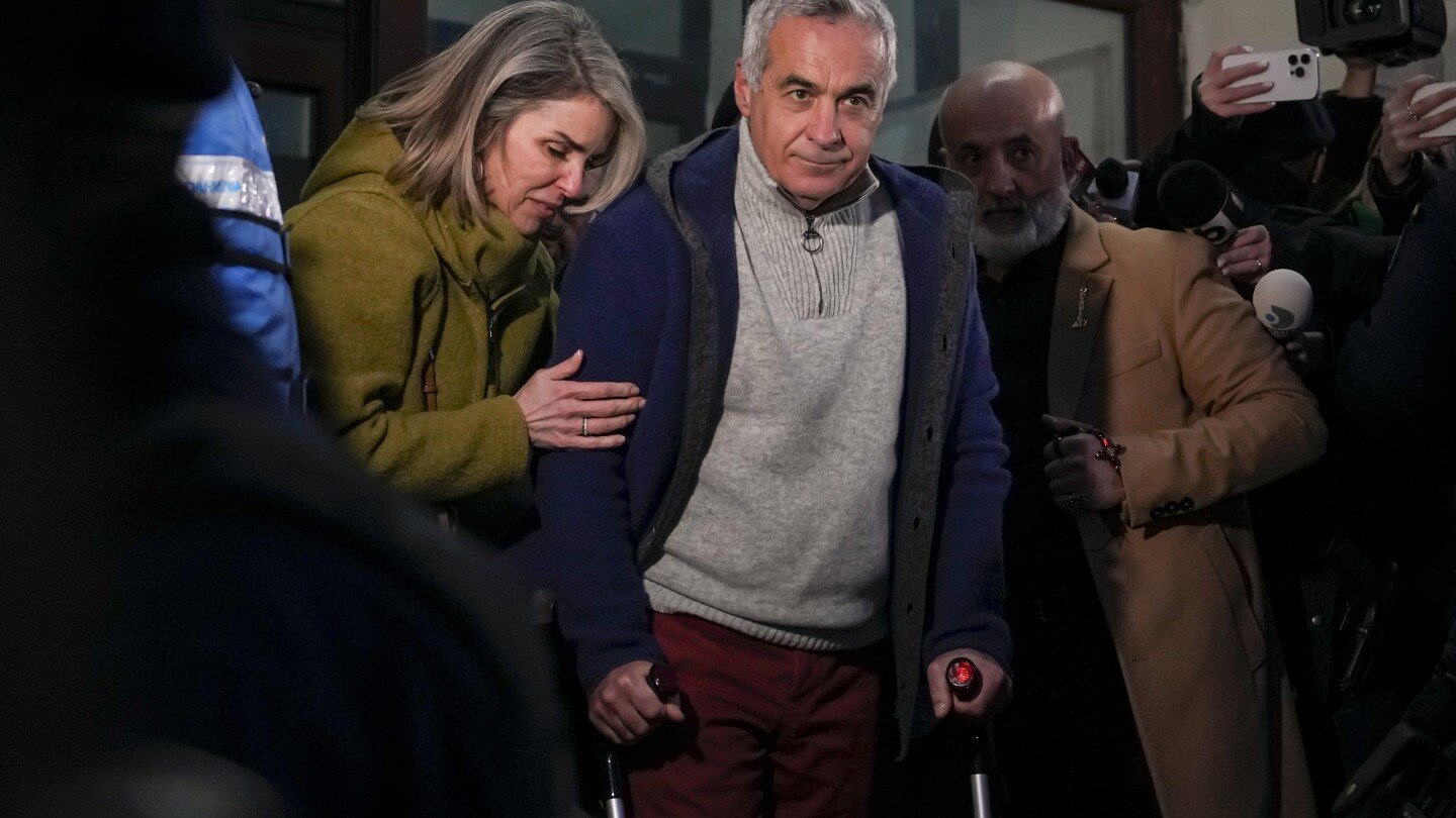 who-is-calin-georgescu,-the-far-right-populist-being-investigated-by-prosecutors-in-romania?