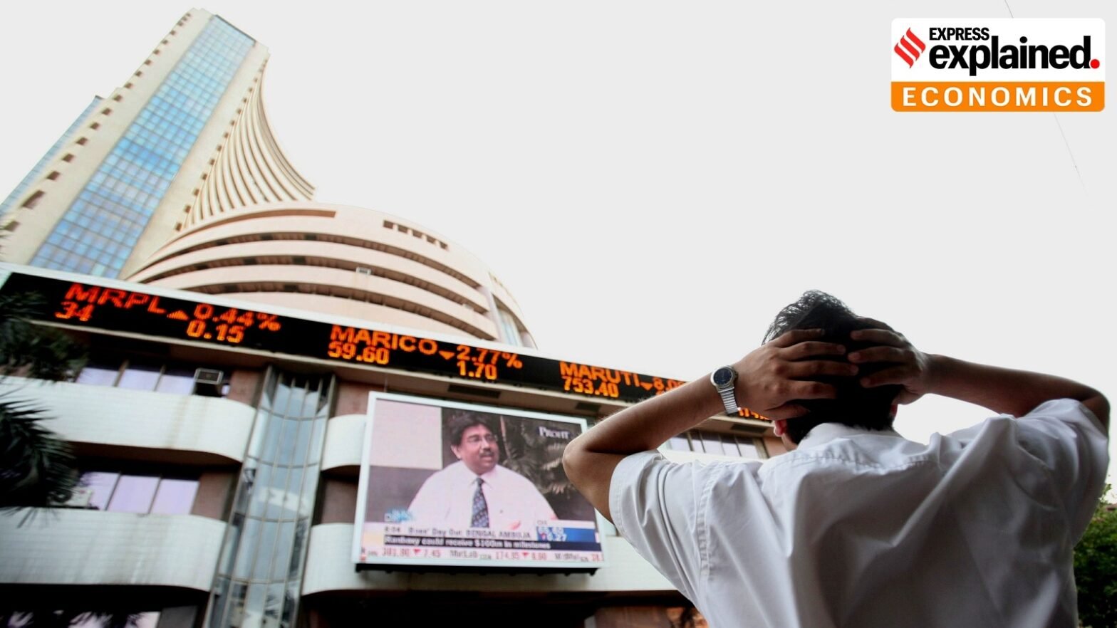 markets-are-falling,-but-there’s-an-opportunity-for-investors-here’s-what-they-should-do.