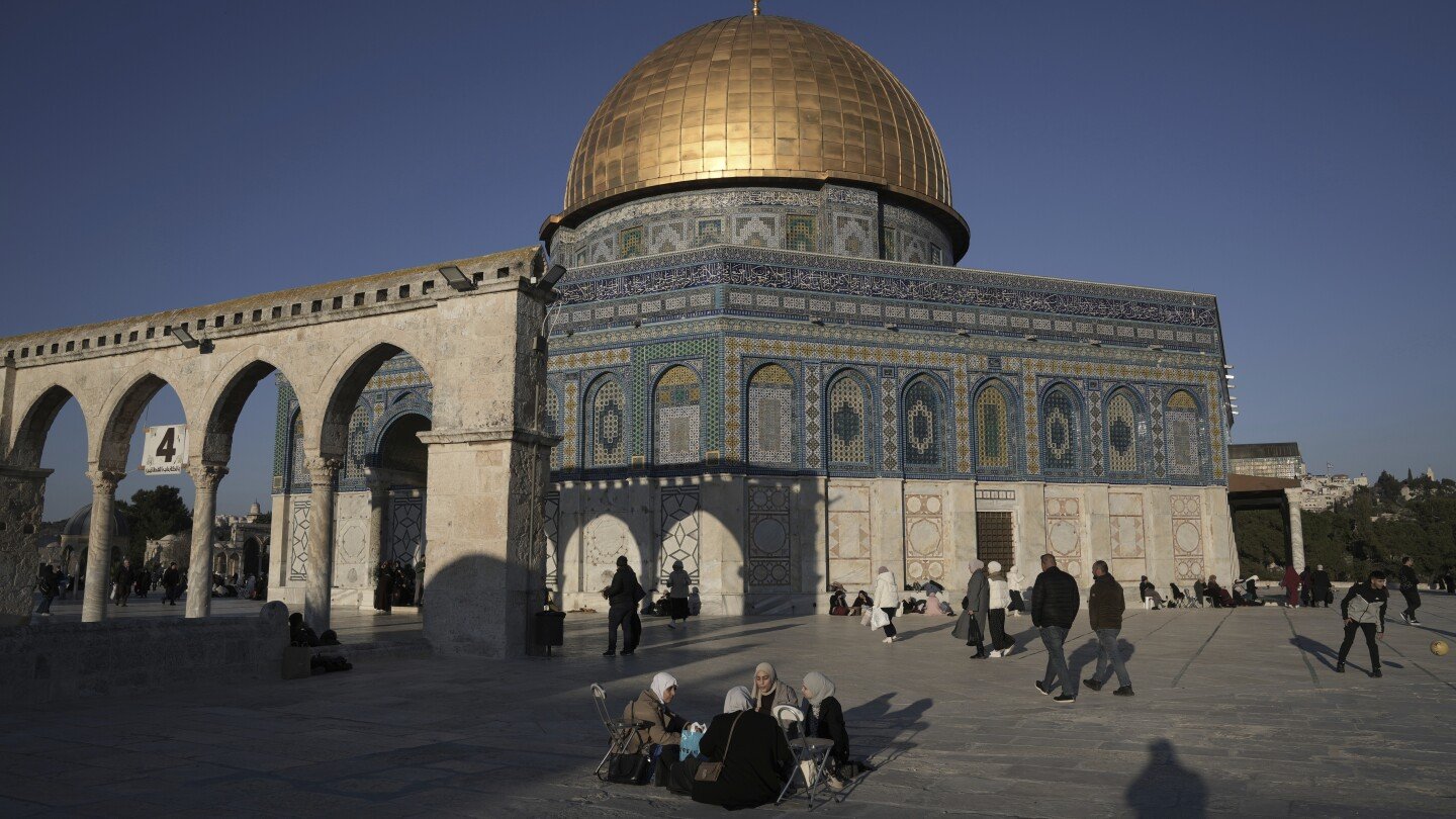 middle-east-latest:-hundreds-gather-as-hostage-remains-are-buried