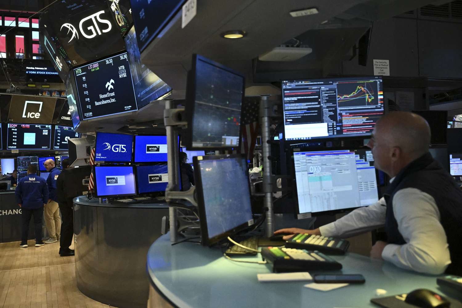 dow-jones-today:-stock-futures-slightly-higher-ahead-of-key-inflation-report-as-major-indexes-on-track-for-february-losses