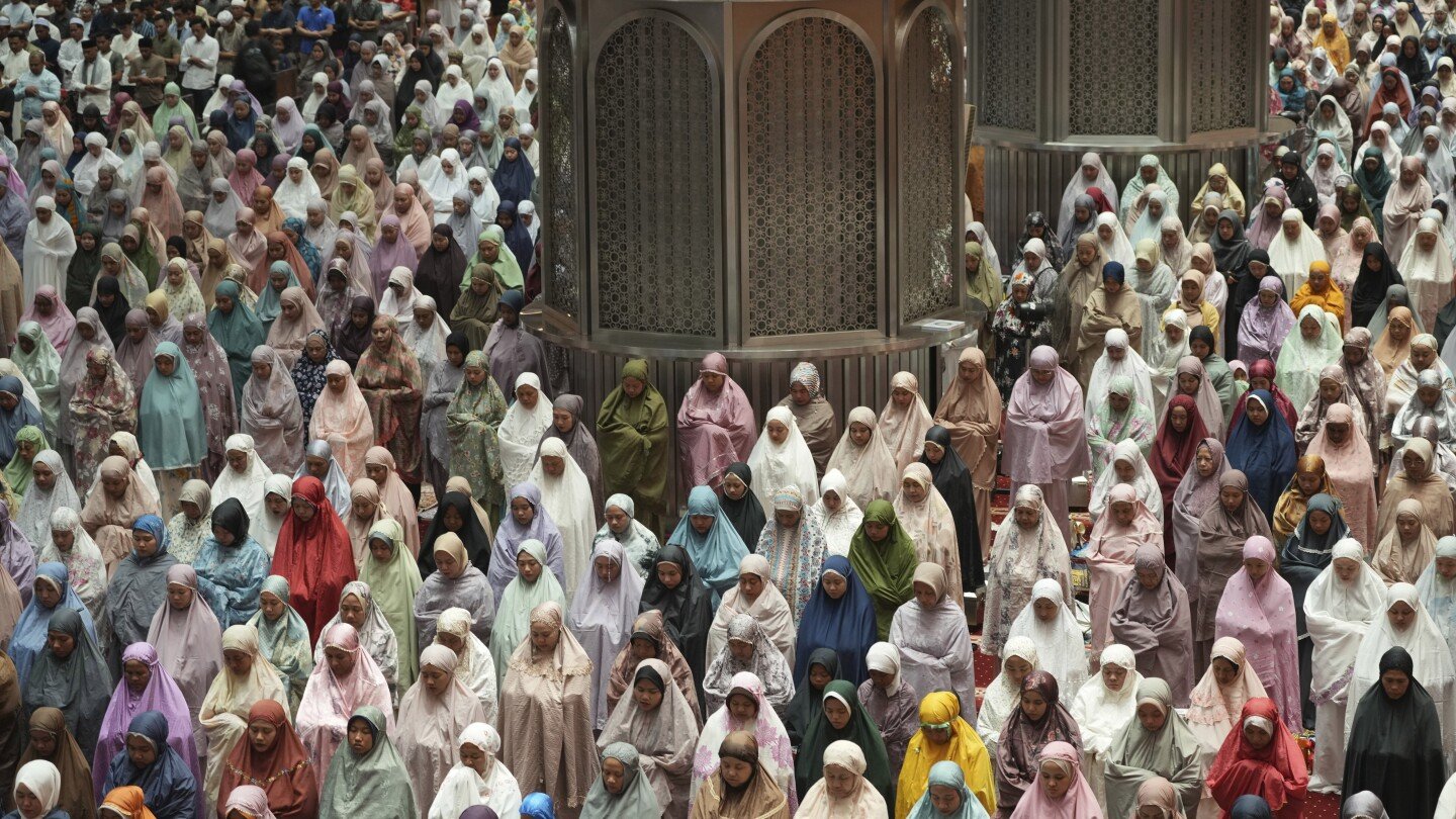 millions-of-muslims-in-indonesia-mark-the-start-of-the-holy-month-of-ramadan