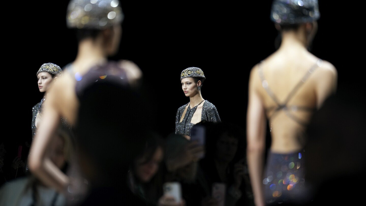 giorgio-armani’s-latest-collection-plumbs-roots-of-50-year-old-brand-in-intimate-salon-setting