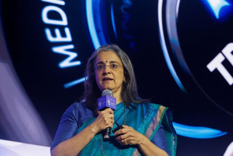 stock-market-fraud:-mumbai-court-orders-fir-against-ex-sebi-chief-buch,-5-others