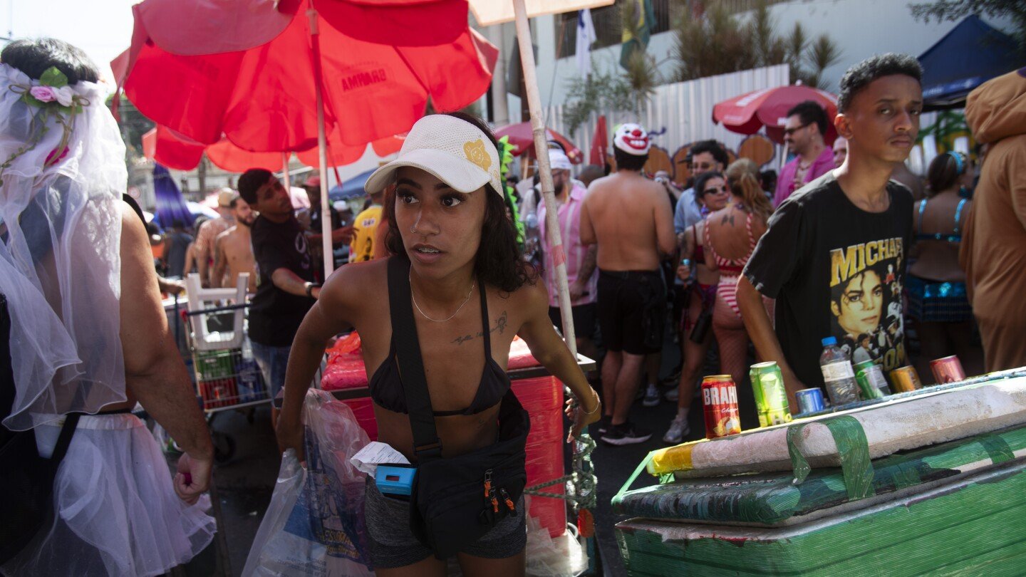 street-vendors-dispense-the-party-fuel-for-rio’s-carnival,-but-face-pushback-as-their-numbers-grow