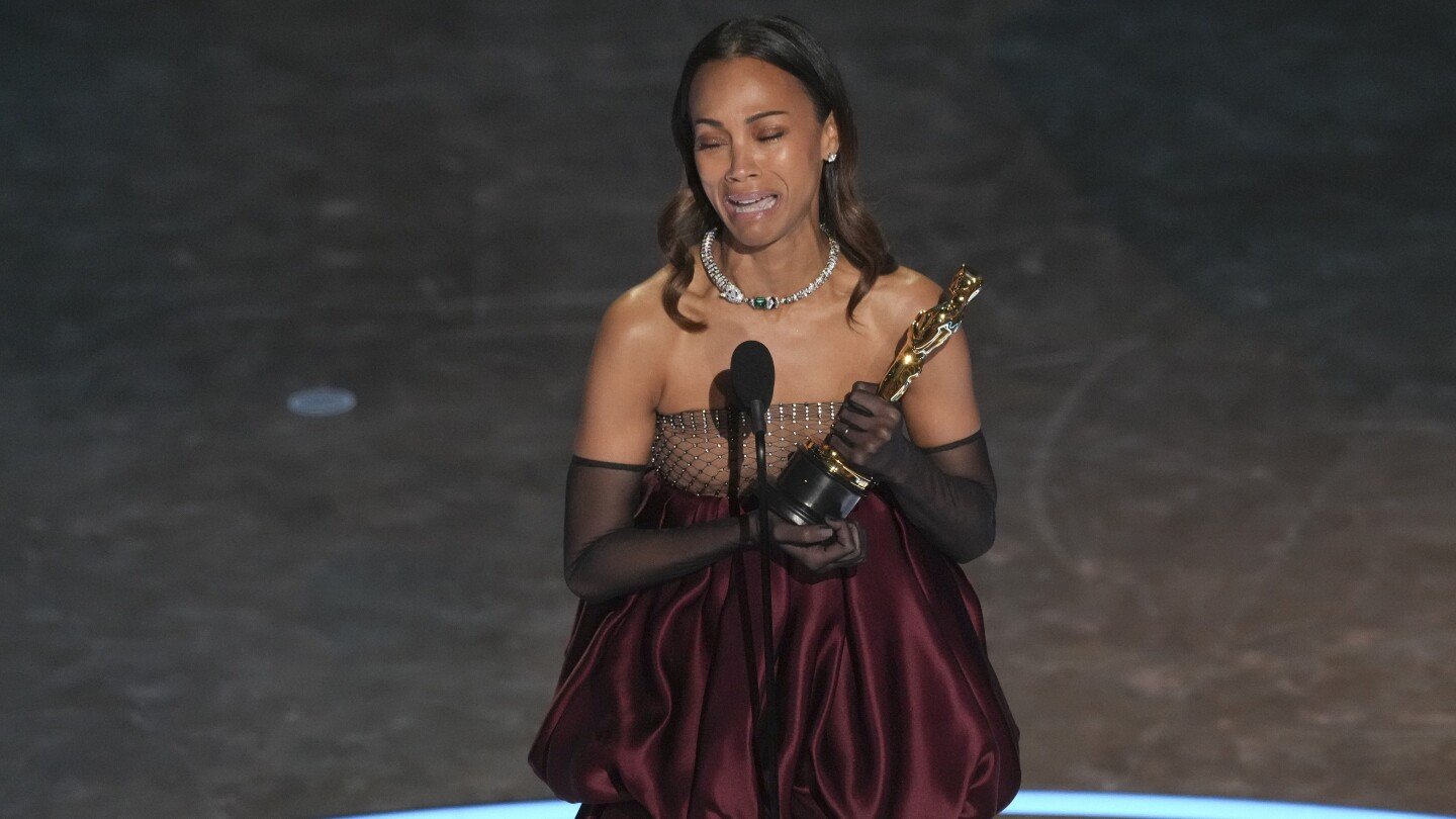 key-oscar-moments,-from-zoe-saldana’s-emotional-win-and-‘oz’-opening-to-kieran-culkin’s-baby-wish