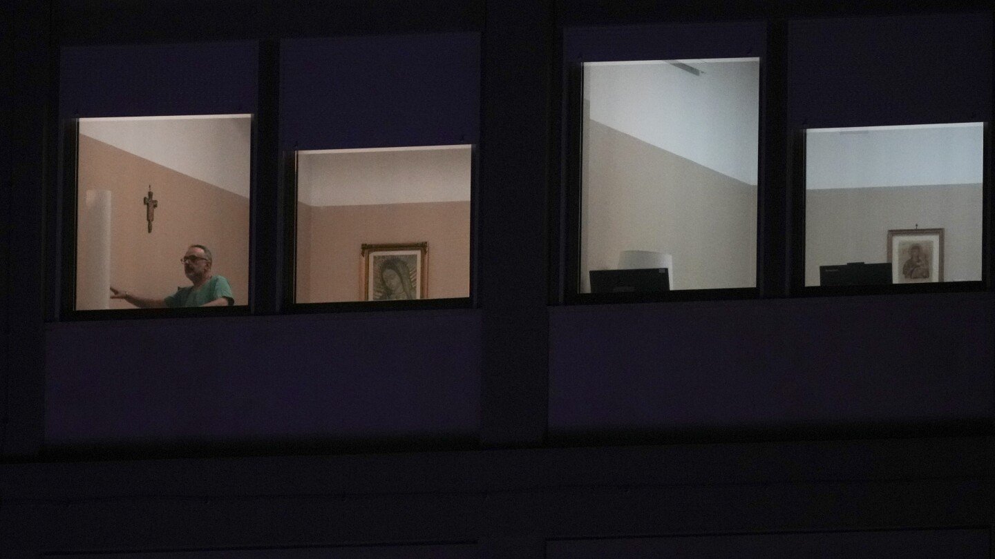 el-papa-descansa-bien-tras-superar-posibles-riesgos-de-una-crisis-respiratoria