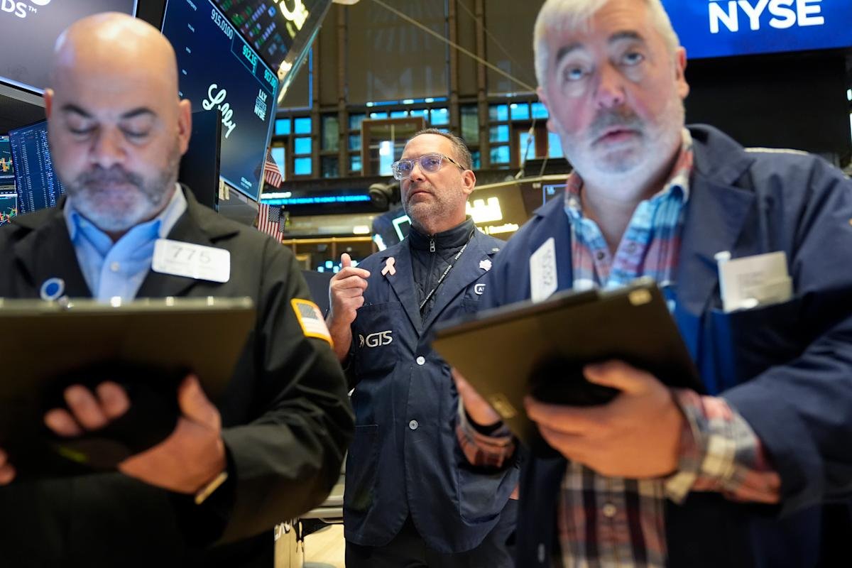 stock-market-today:-dow,-s&p-500,-nasdaq-futures-rise-as-trump-tariffs-stalk-markets
