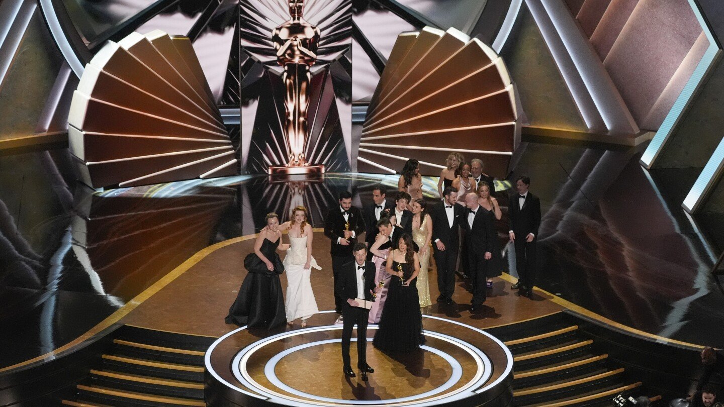 hulu’s-first-live-oscars-stream-cuts-out-in-latest-high-profile-mishap-for-streaming-platforms