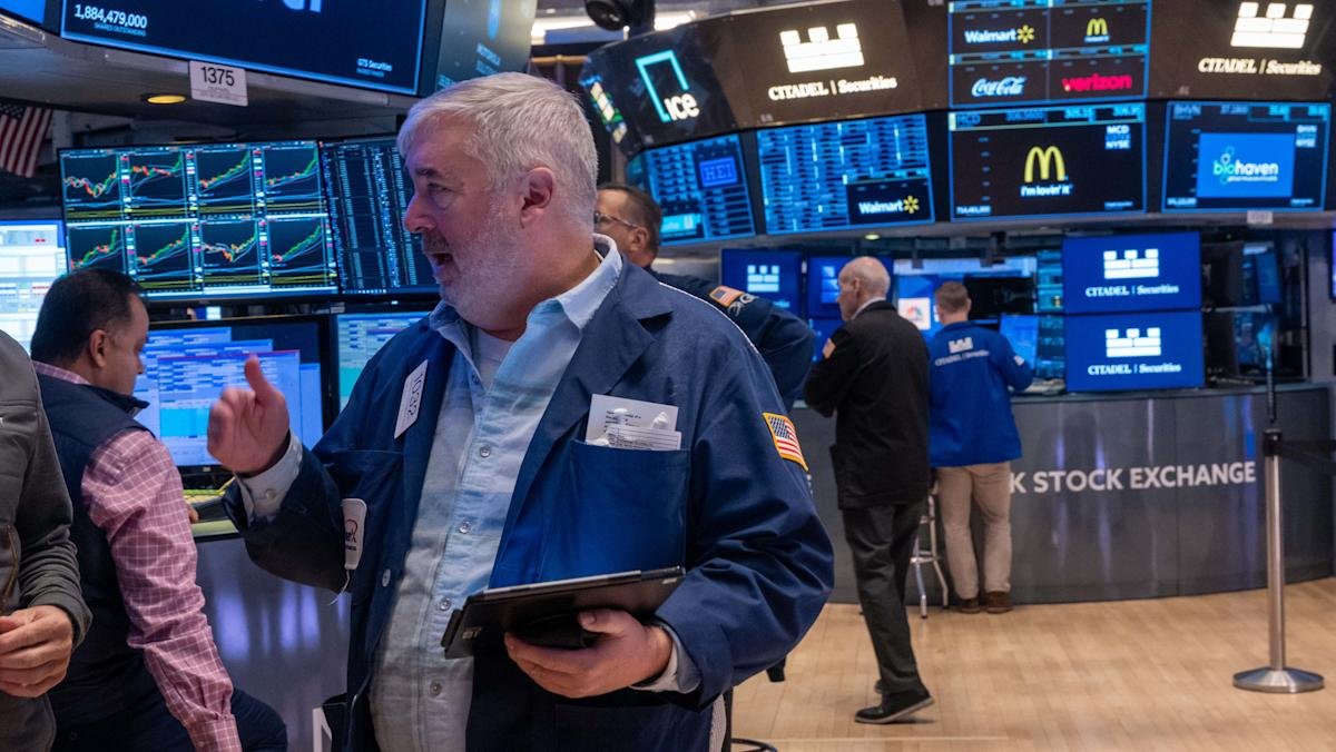 stocks-sink-ahead-of-tariffs,-okta-earnings:-market-domination-overtime