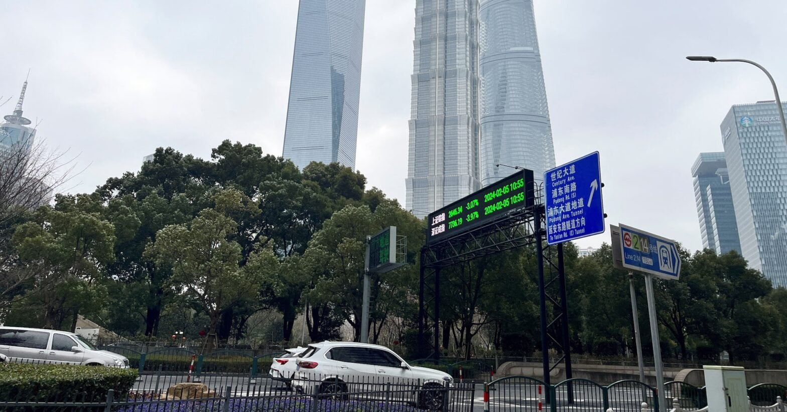 stocks-slump-with-bond-yields-as-trump-pushes-ahead-with-tariffs