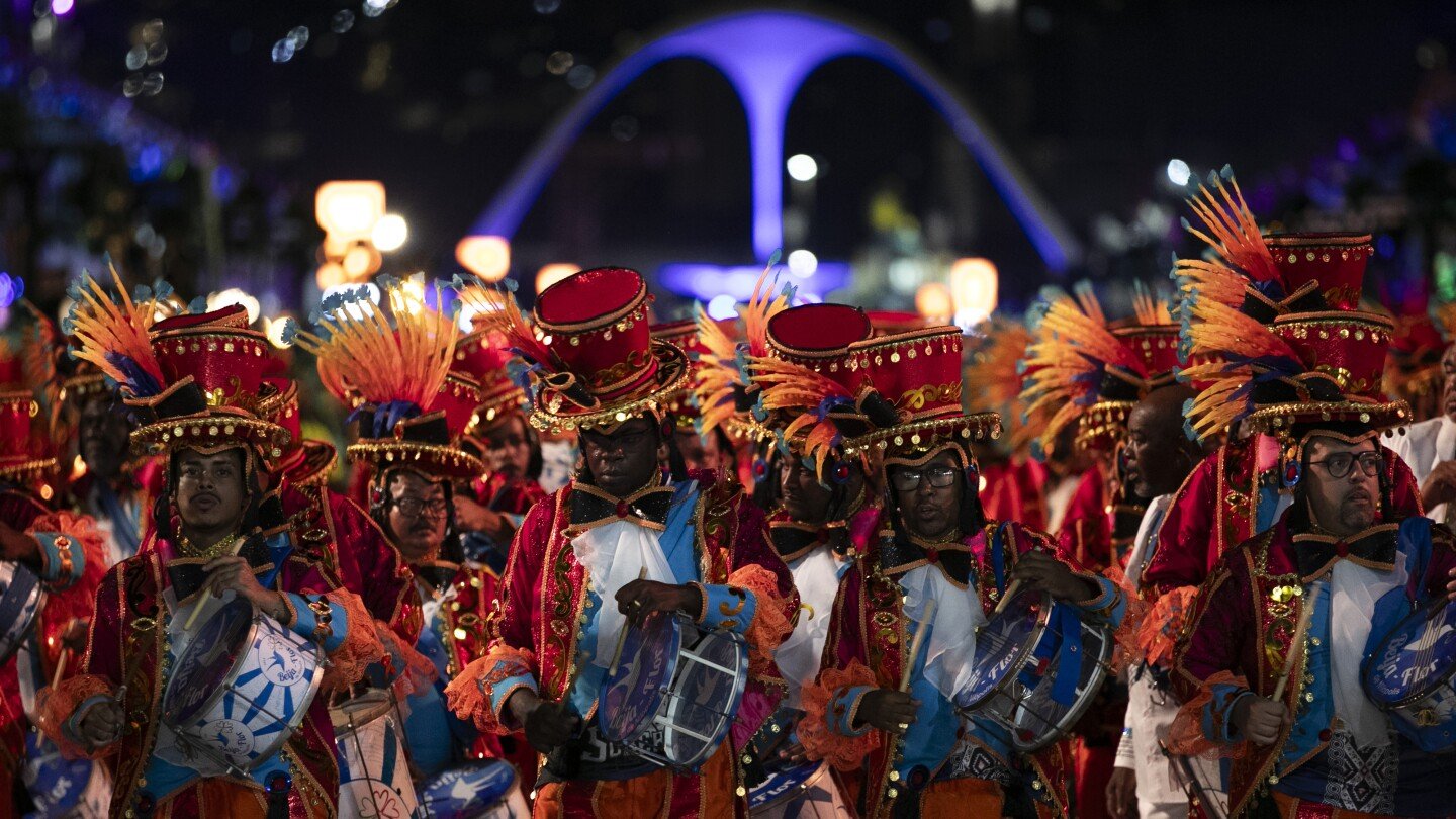 with-flicks-of-the-wrist,-rio-carnival’s-drum-maestros-keep-everyone-locked-in-on-the-beat