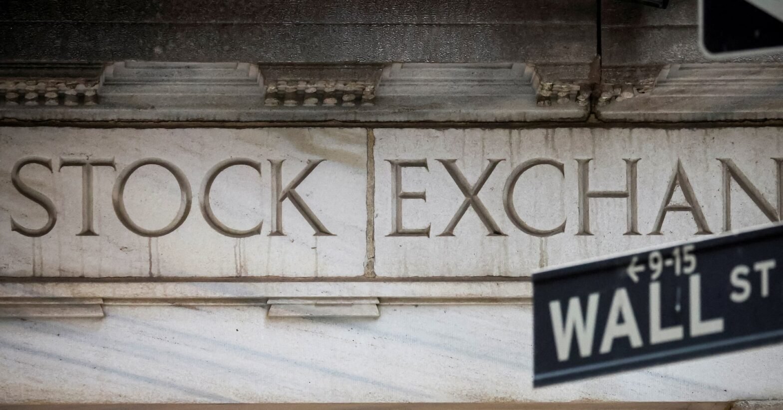 us-stocks-face-tricky-moment-as-trump’s-latest-tariffs-loom