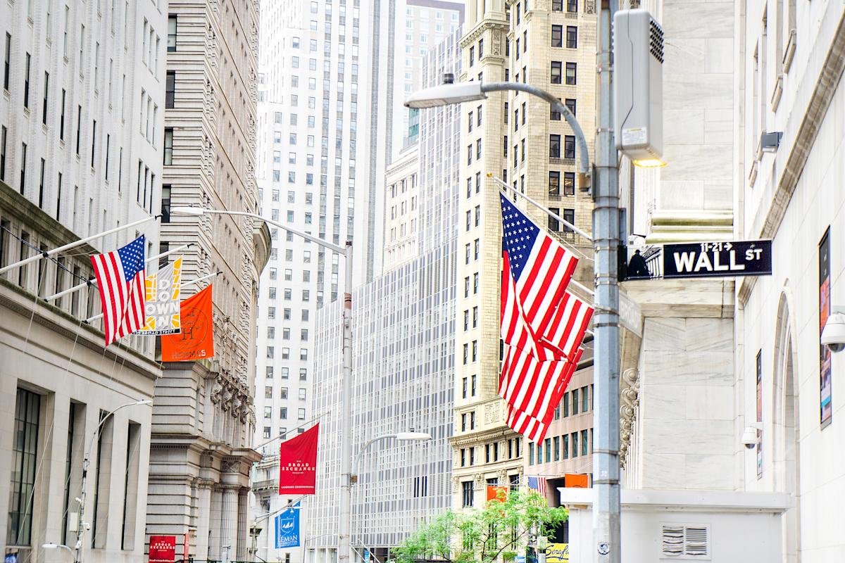 stocks-stumbled-to-start-2025-—-here’s-what-could-turn-the-market-around