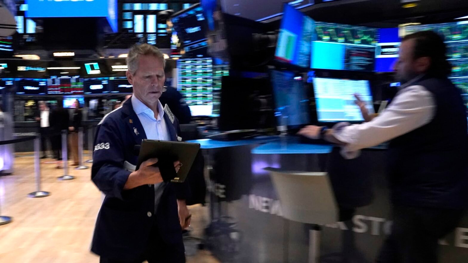 stock-futures-rise-after-commerce’s-lutnick-suggests-possible-compromise-on-trump-tariffs:-live-updates
