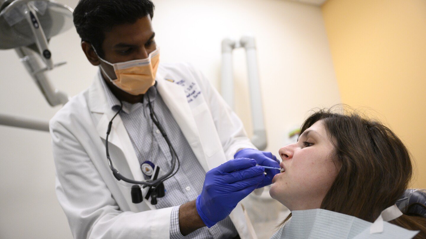 do-you-need-fluoride-treatment-after-a-teeth-cleaning?-dental-experts-weigh-in