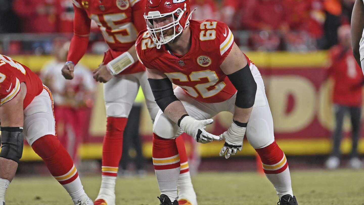 chiefs-trading-all-pro-offensive-guard-joe-thuney-to-bears-for-2026-4th-round-pick,-ap-source-says