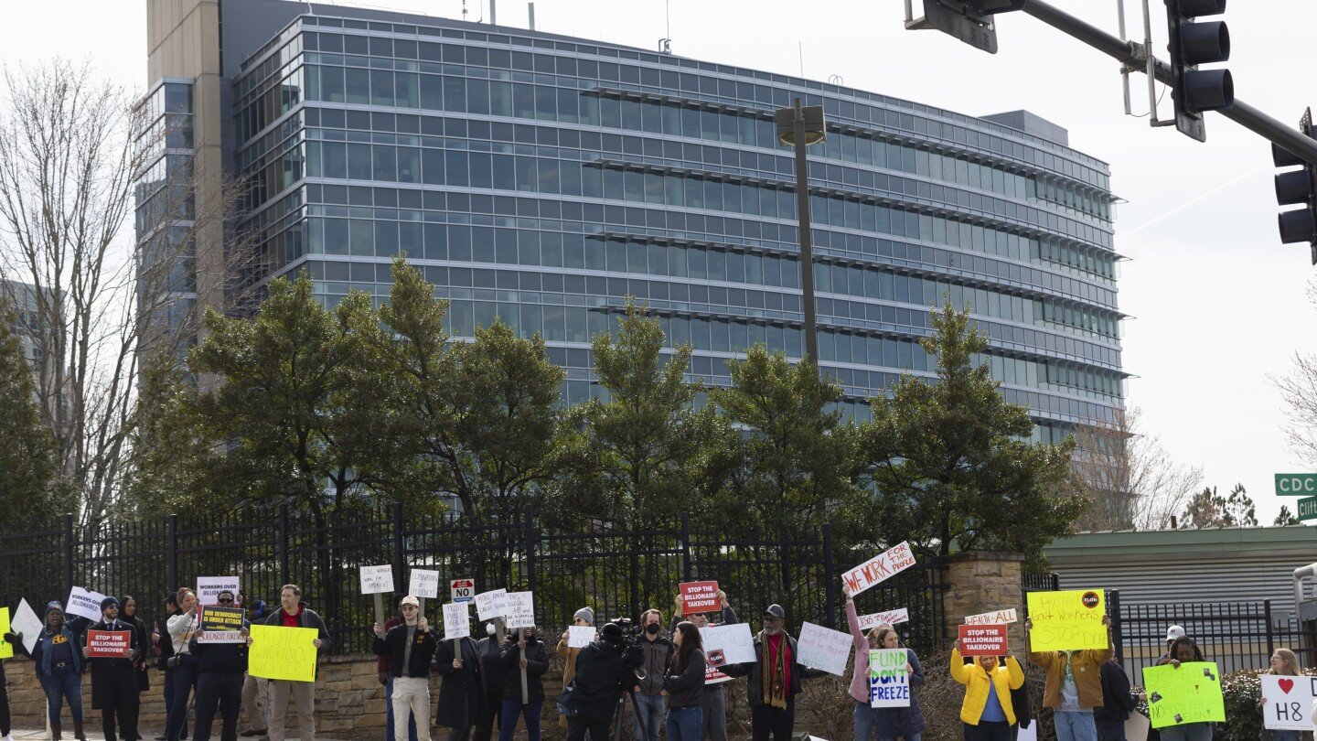cdc-invites-back-about-180-fired-employees,-including-some-who-help-fight-outbreaks
