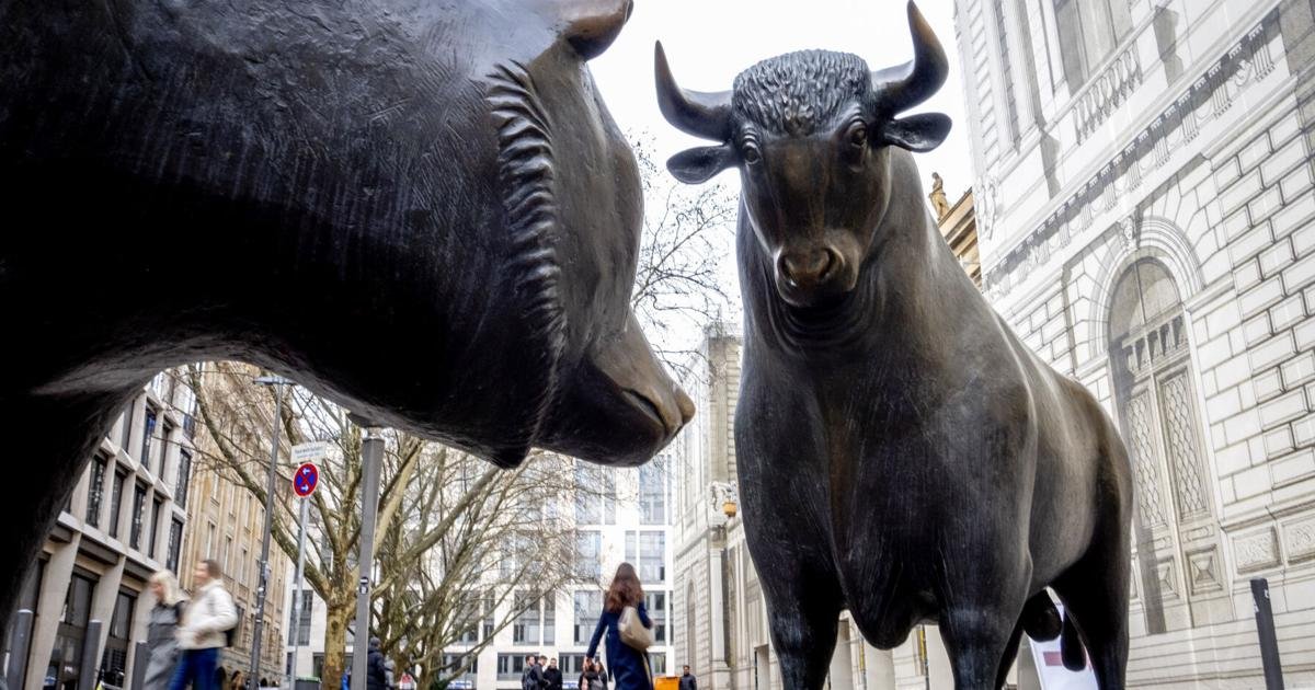 stock-market-today:-wall-street-rallies-after-trump-pulls-back-on-some-of-his-tariffs