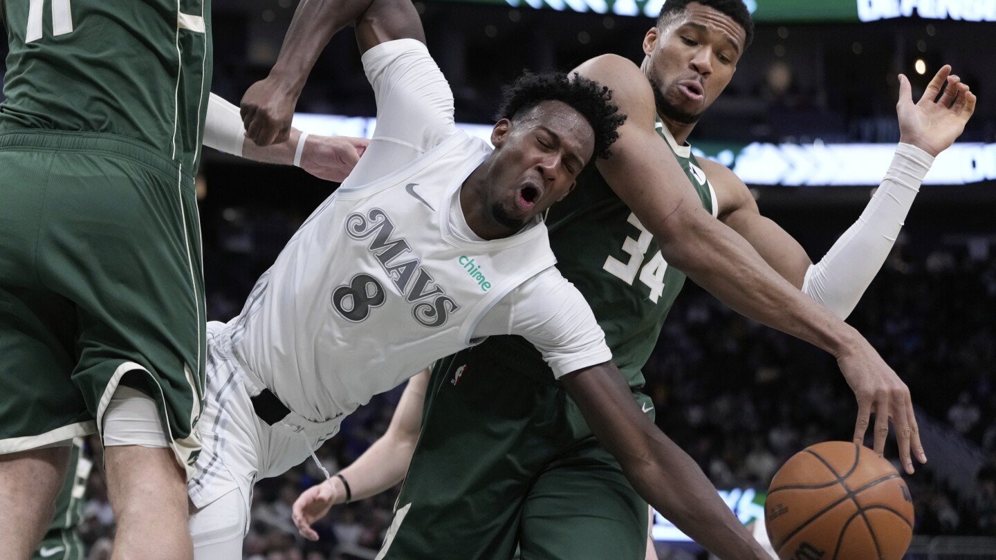 antetokounmpo-joins-20,000-point-club-as-bucks-roll-past-short-handed-mavericks-137-107
