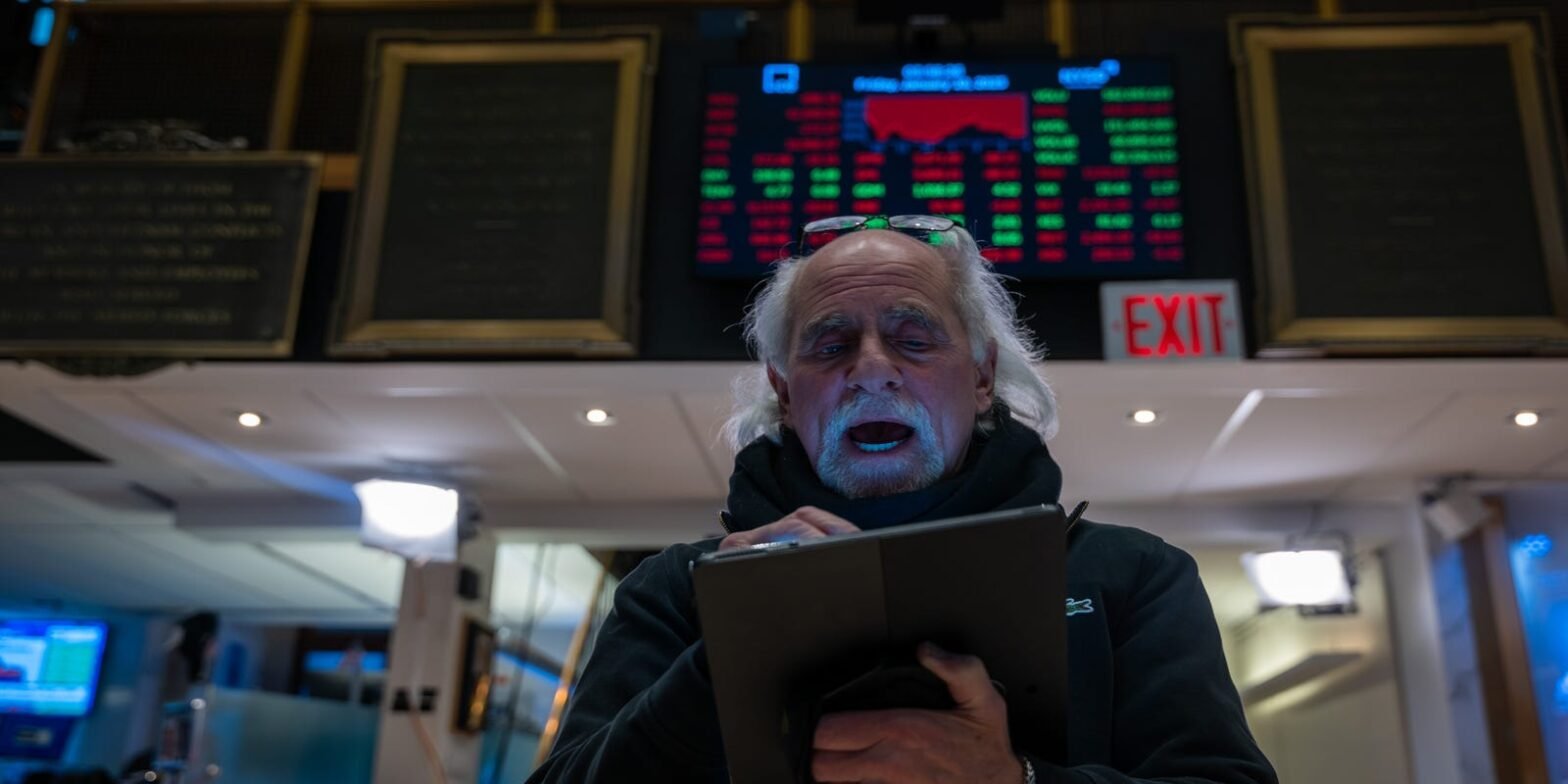 stock-market-opens-lower-amid-tariff-uncertainty-and-new-artificial-intelligence-fears