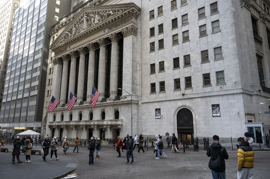 stock-market-extends-selloff-amid-trump-tariff-anxiety;-tech-slump-puts-nasdaq-back-in-a-correction