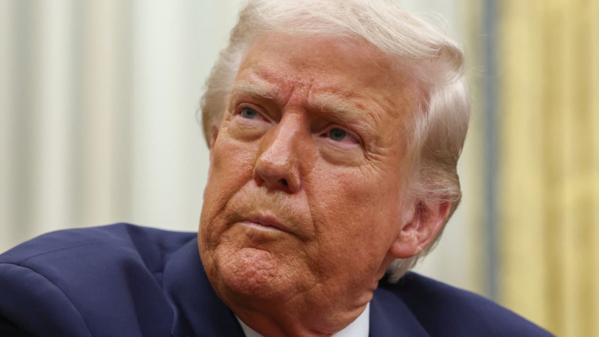 trump-says-he’s-not-even-looking-at-stock-market,-tariffs-will-make-us.-‘very-strong’