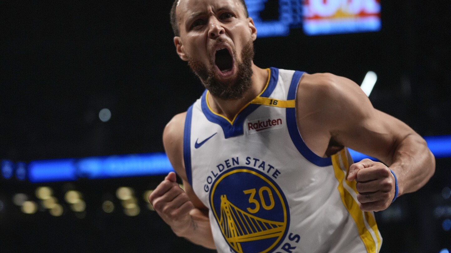 after-curry’s-highlight-heave-in-a-40-point-game,-green-says-the-‘nba-is-lucky’-to-watch-the-showman
