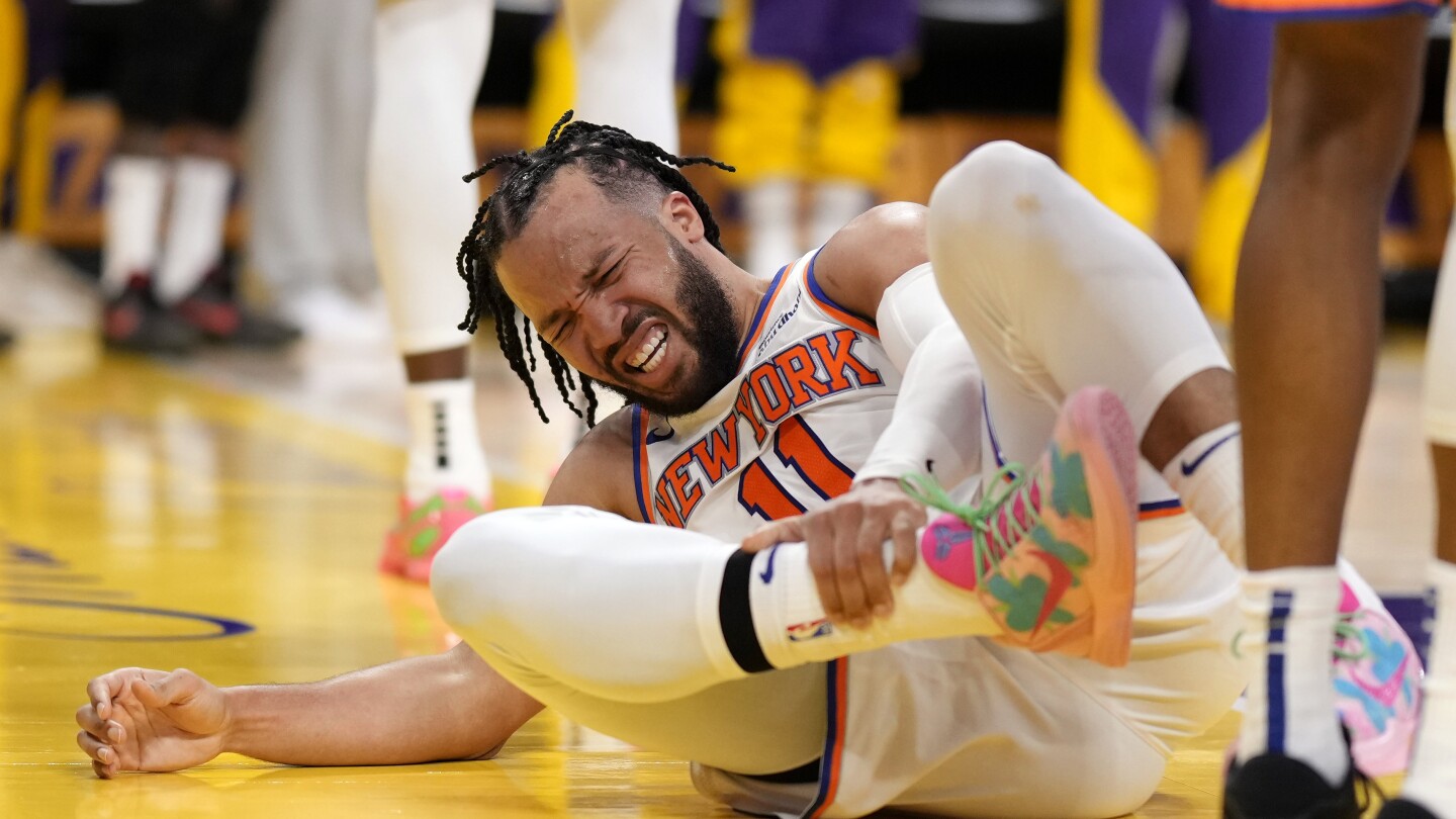 knicks-guard-jalen-brunson-expected-to-miss-time-after-suffering-ankle-injury-in-ot-loss-to-lakers