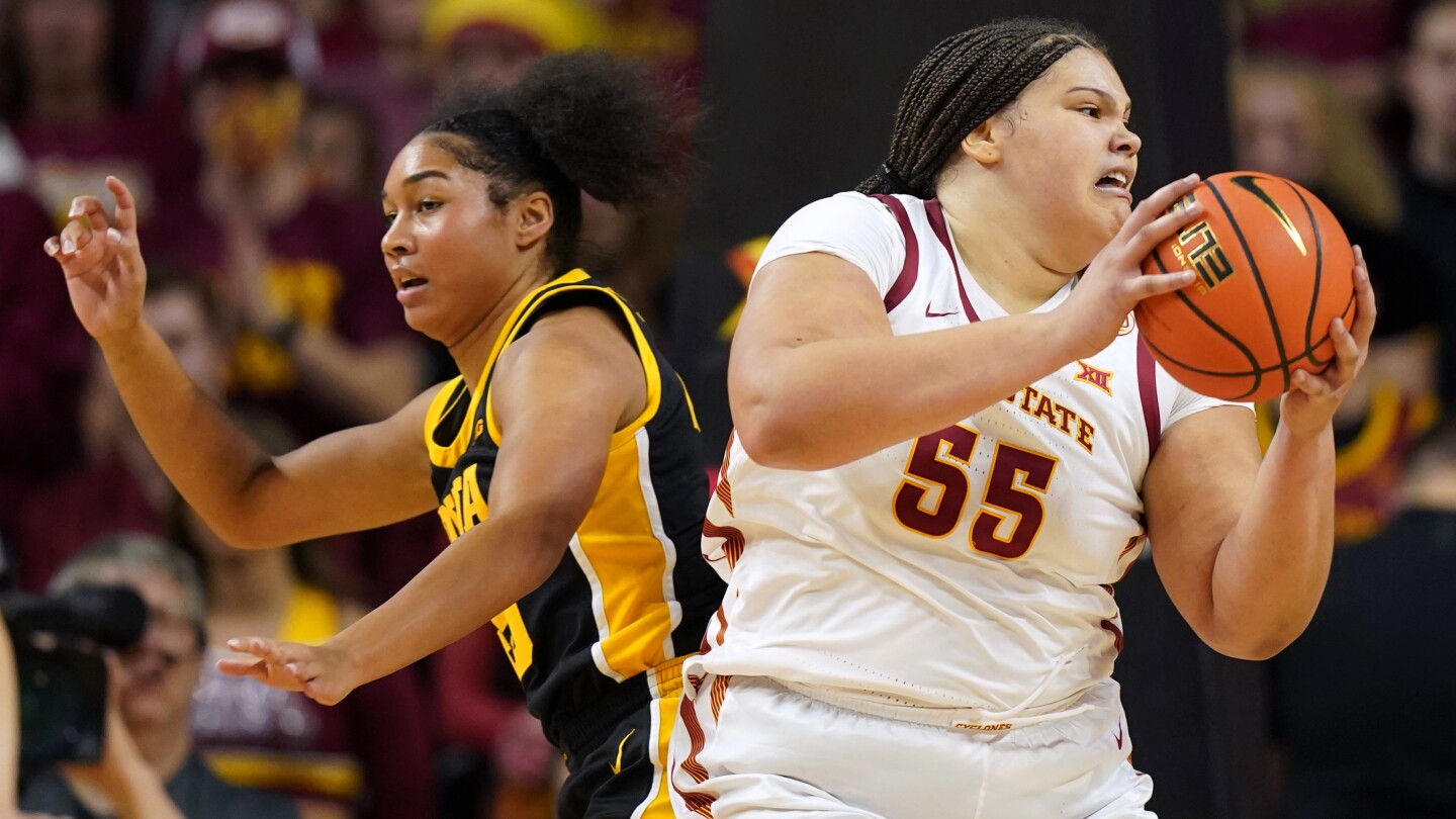 march-madness-is-coming,-and-women’s-players-are-urging-fans-to-keep-cool-in-social-media-posts