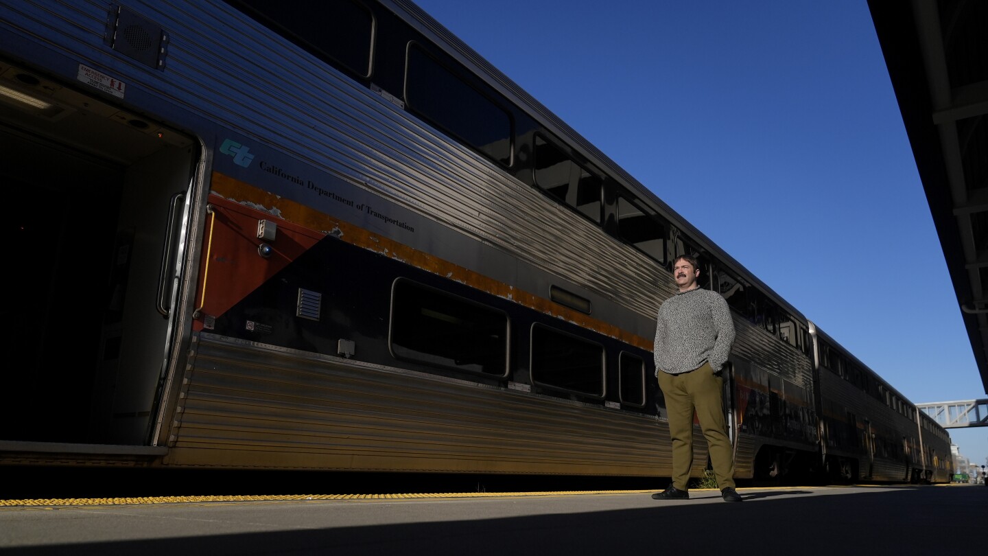 california-and-texas-join-push-to-end-remote-work-among-state-employees