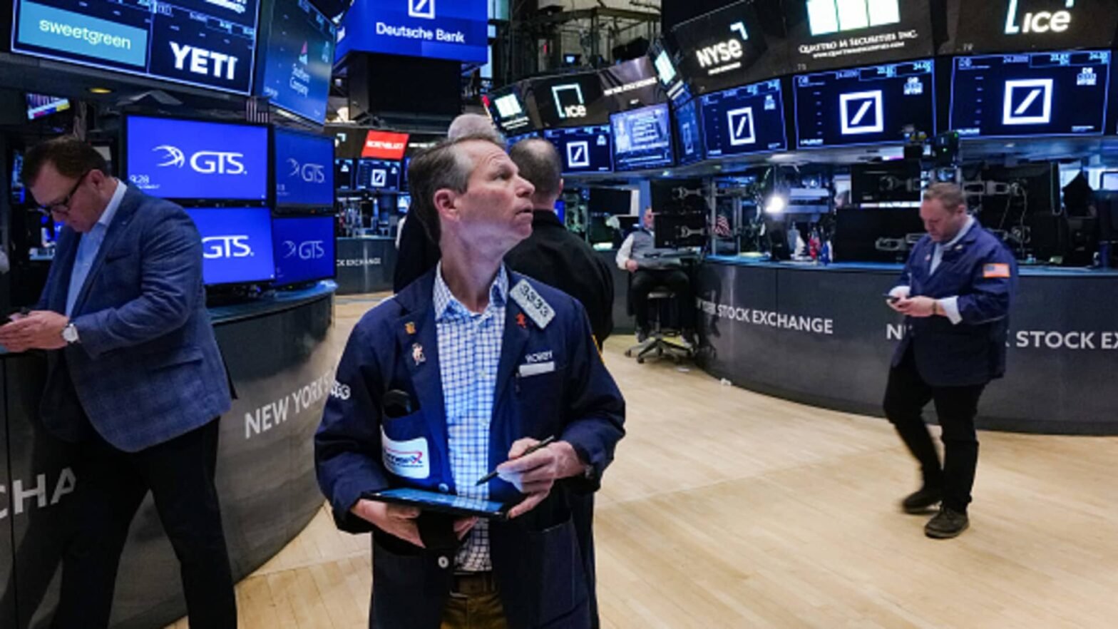 stock-futures-fall-on-sunday-evening-after-s&p-500’s-worst-week-since-september:-live-updates