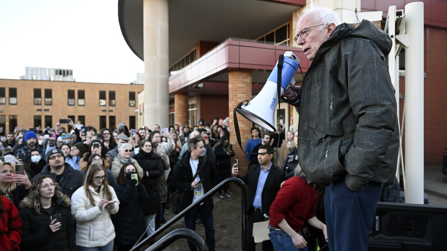 drawing-huge-crowds,-bernie-sanders-steps-into-leadership-of-the-anti-trump-resistance