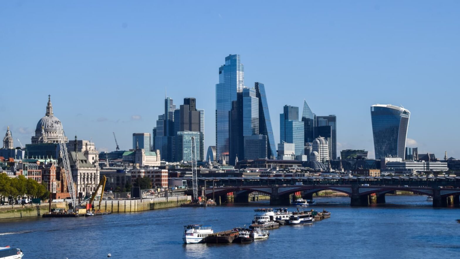 european-markets-set-to-start-new-trading-week-positively,-trying-to-shake-off-recent-volatility