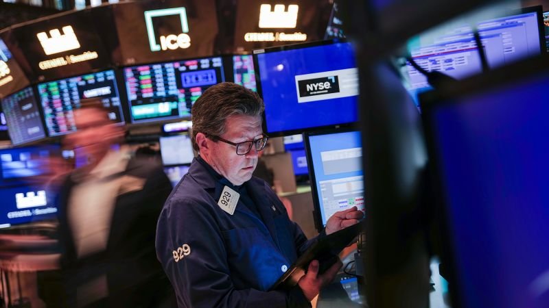 us-stock-futures-drop-after-trump-says-he-won’t-rule-out-a-recession
