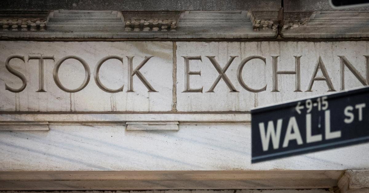 us-stock-market-tumbles-after-trump-stokes-recession-fears