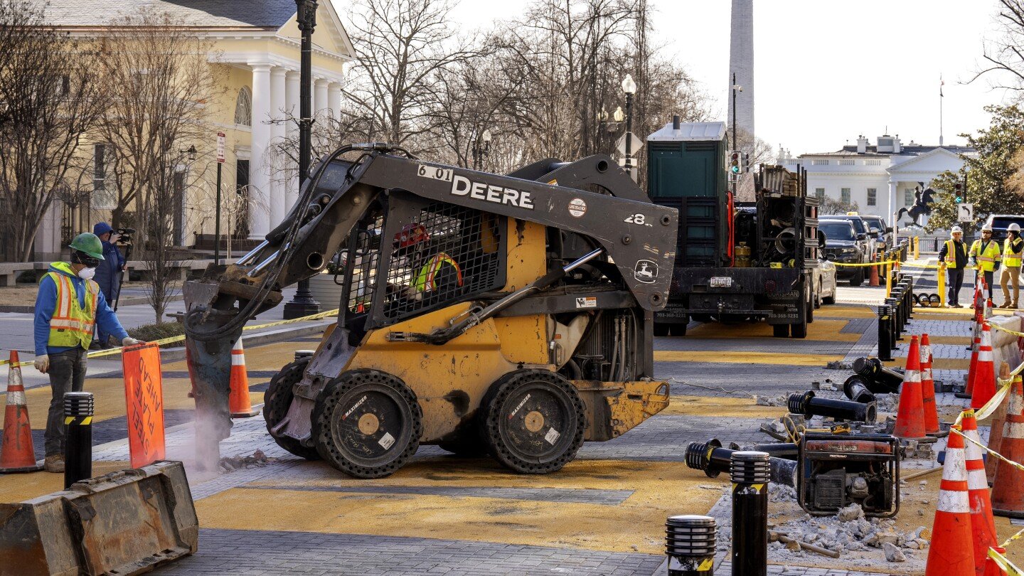 dc-begins-removing-‘black-lives-matter’-plaza-from-street-near-white-house