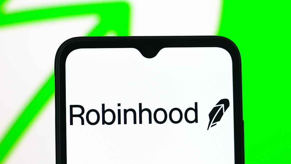 stocks-sink,-robinhood-&-cognizant-on-the-move:-market-minute