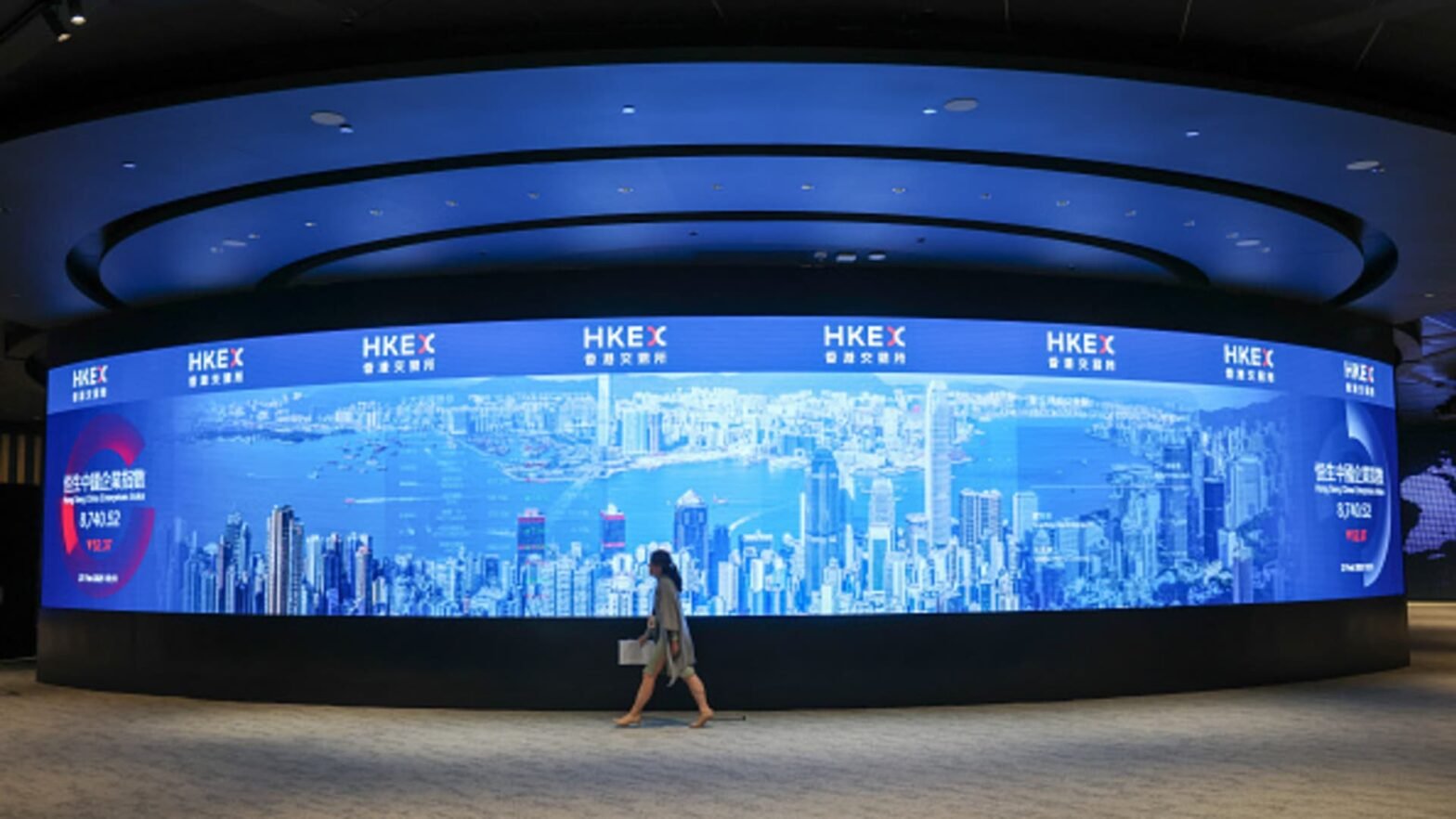 mainland-chinese-investors-snap-up-a-record-amount-of-hong-kong-stocks-to-play-ai