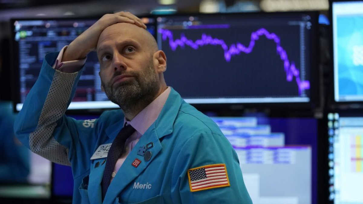 is-a-recession-near?-what-to-know-after-wall-street,-stock-market-takes-deepest-dive-of-year