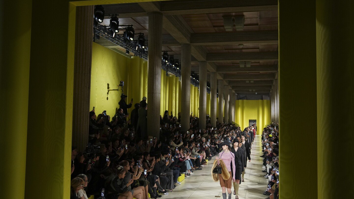 miu-miu-celebrates-femininity-with-a-star-studded-cast-at-paris-fashion-week-show