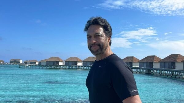 gold,-land-&-fds:-shankar-sharma’s-unconventional-advice-to-avoid-stock-market-that-turned-small-town-couple-wealthy