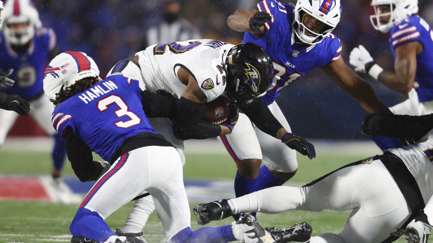 bills-keep-damar-hamlin-off-market,-agreeing-to-1-year-deal-with-safety-who-went-into-cardiac-arrest